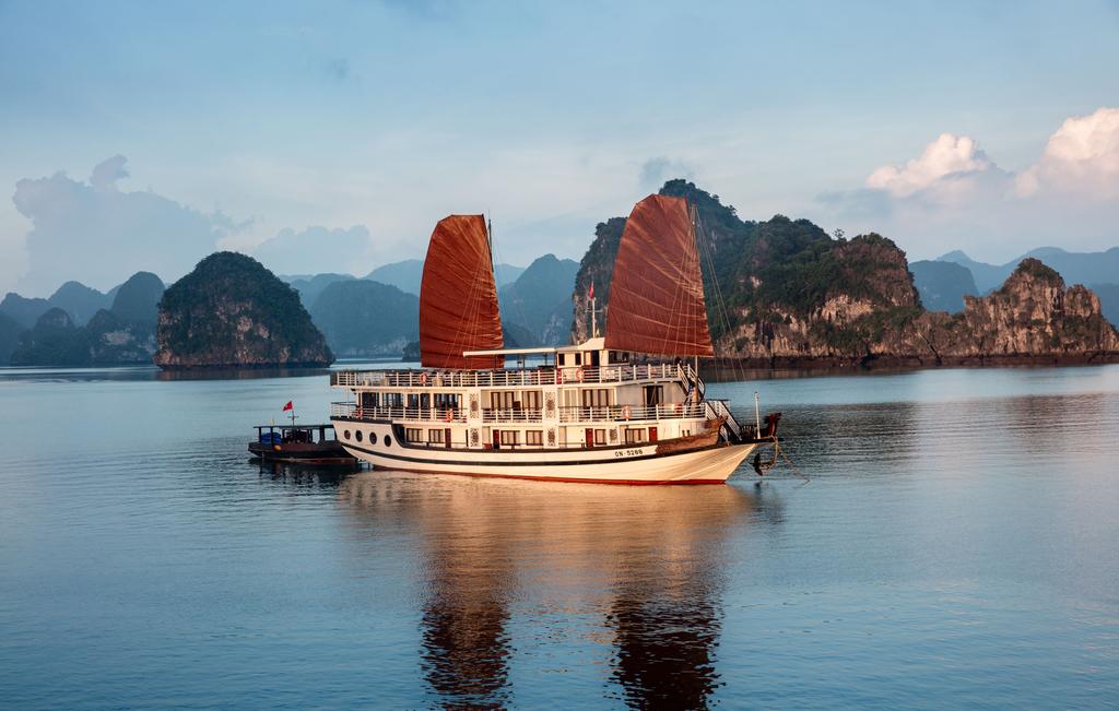 Halong Apricot Cruise1